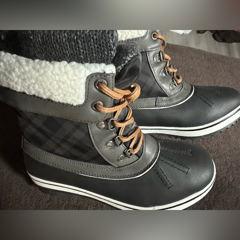 ALEADER Women's Fashion Waterproof Winter Snow Boots Size 6
